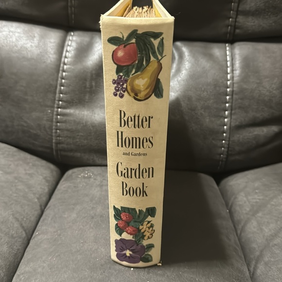Vintage Better Homes and Gardens Garden Book 1954 - Picture 10 of 11